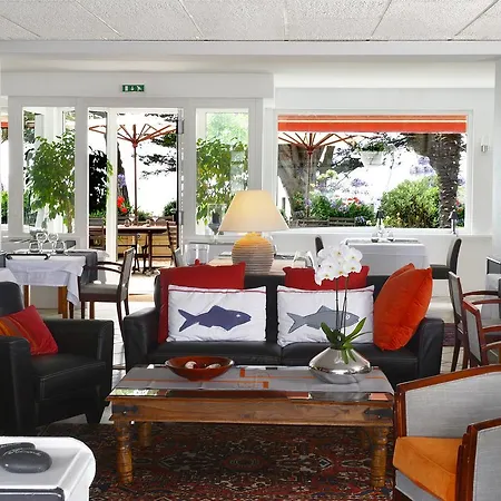 Hotel Logis De La Pointe Du Cap Coz 3*